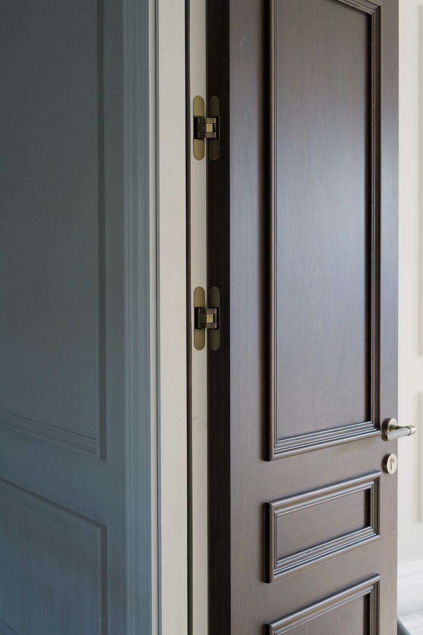 Concealed-hinge walnut door