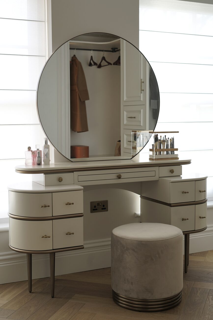Dressing table