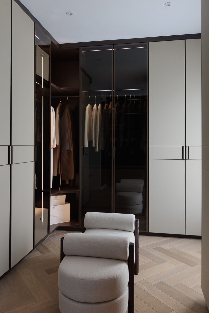 Walk-in dressing room